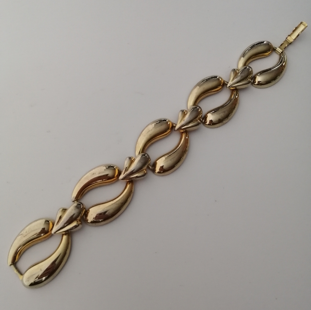 🌺3/$25🌺Vintage Standout Wide & Chunky Goldtone Bracelet